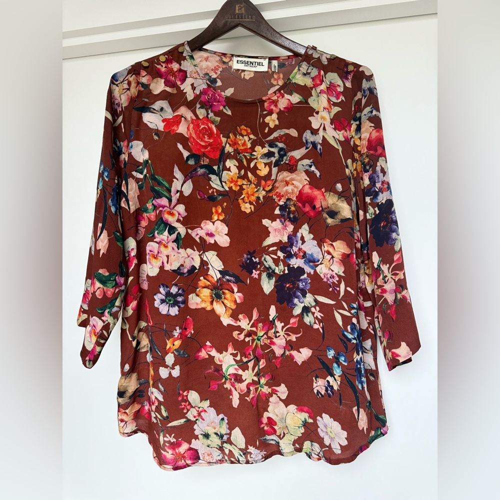 Floral Essential Antwerp Blouse with button details